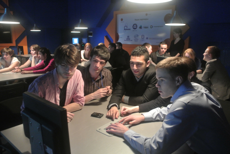 Фото к 6 апреля информационный центр в Екатеринбурге принял   делегацию студентов из США. Посещение прошло в рамках проекта «Американская мечта в УрГЭУ — 2».