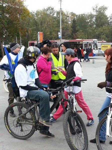 Фото к 21 сентября Информационный центр по атомной энергии провел первый Атомный велопробег. Екатеринбург подхватил инициативу владимирских коллег, которые измеряли уровень радиации в своем городе в мае этого года. 