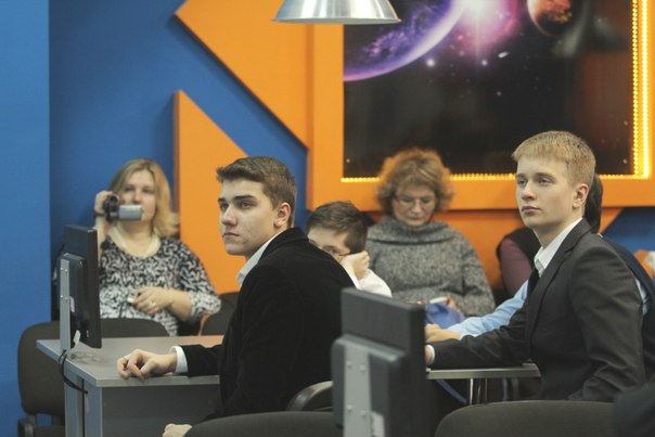 Фото к Участники Форума школьных научных обществ «Екатеринбург — территория интеллекта» в Информационном центре по атомной энергии