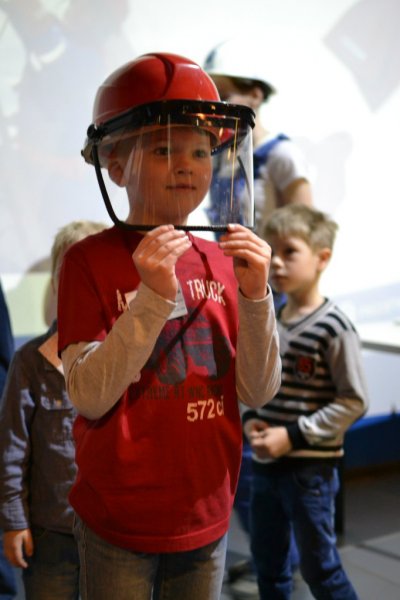 Фото к Мальчик-плита, или как энергетики провели занятия для проекта «ФИКСИруй опыт»  