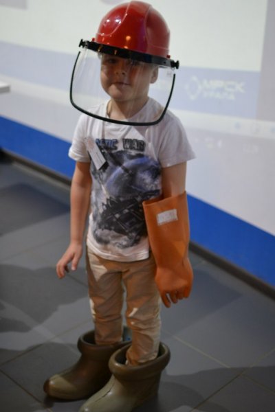 Фото к Мальчик-плита, или как энергетики провели занятия для проекта «ФИКСИруй опыт»  